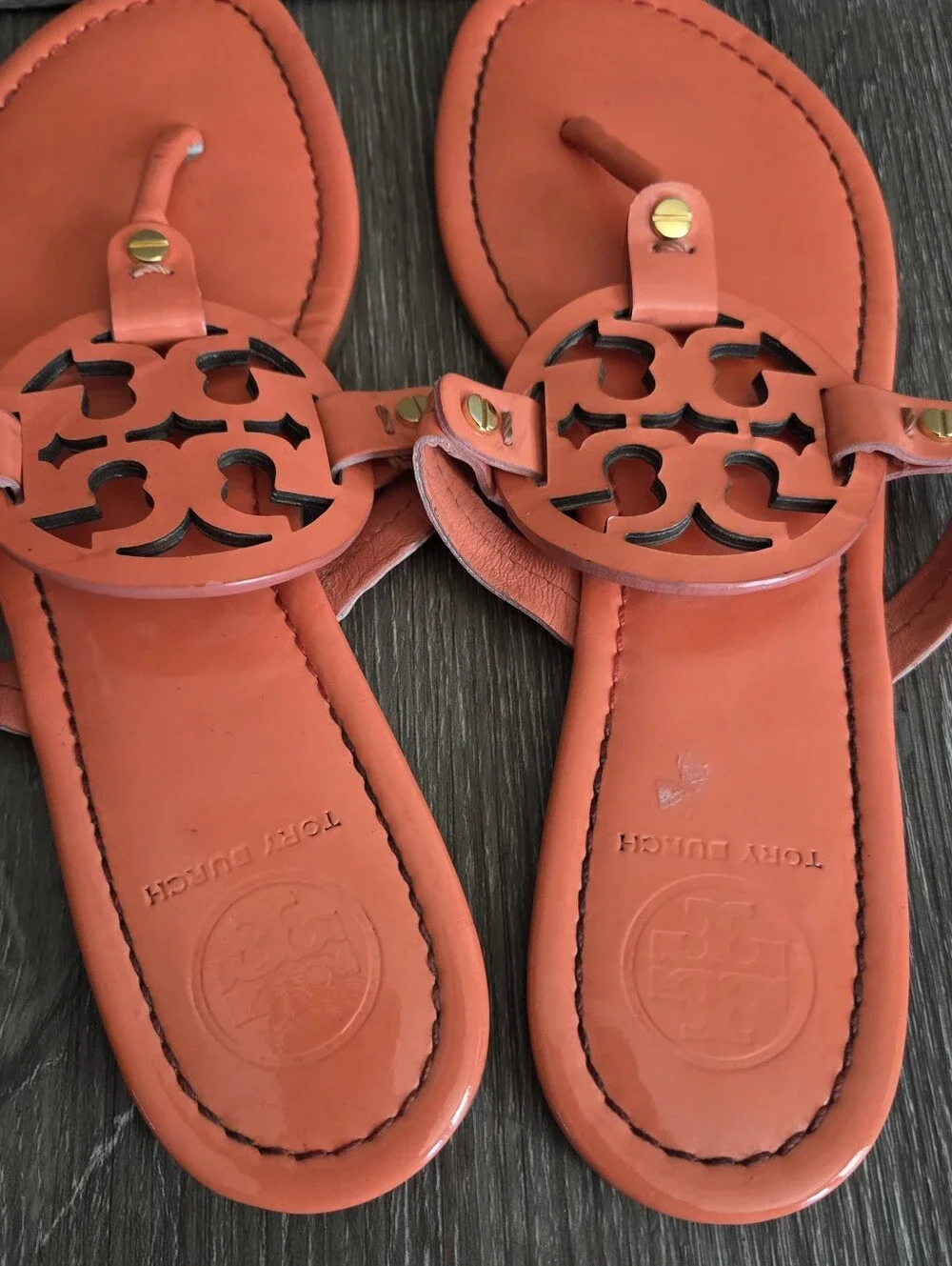 Tory Burch Miller Sandals Coral Orange Glossy Patent Logo Size 9M